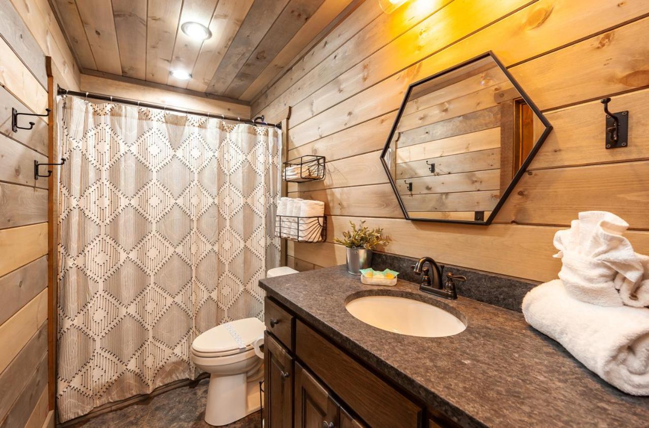 Splash Mountain Pool Hot Tub Theater Game Room سيفيرفيل المظهر الخارجي الصورة