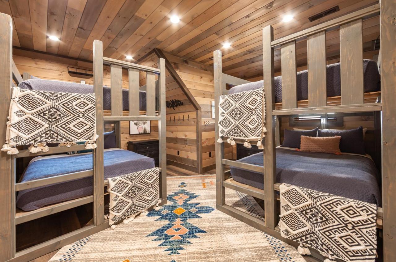 Splash Mountain Pool Hot Tub Theater Game Room سيفيرفيل المظهر الخارجي الصورة