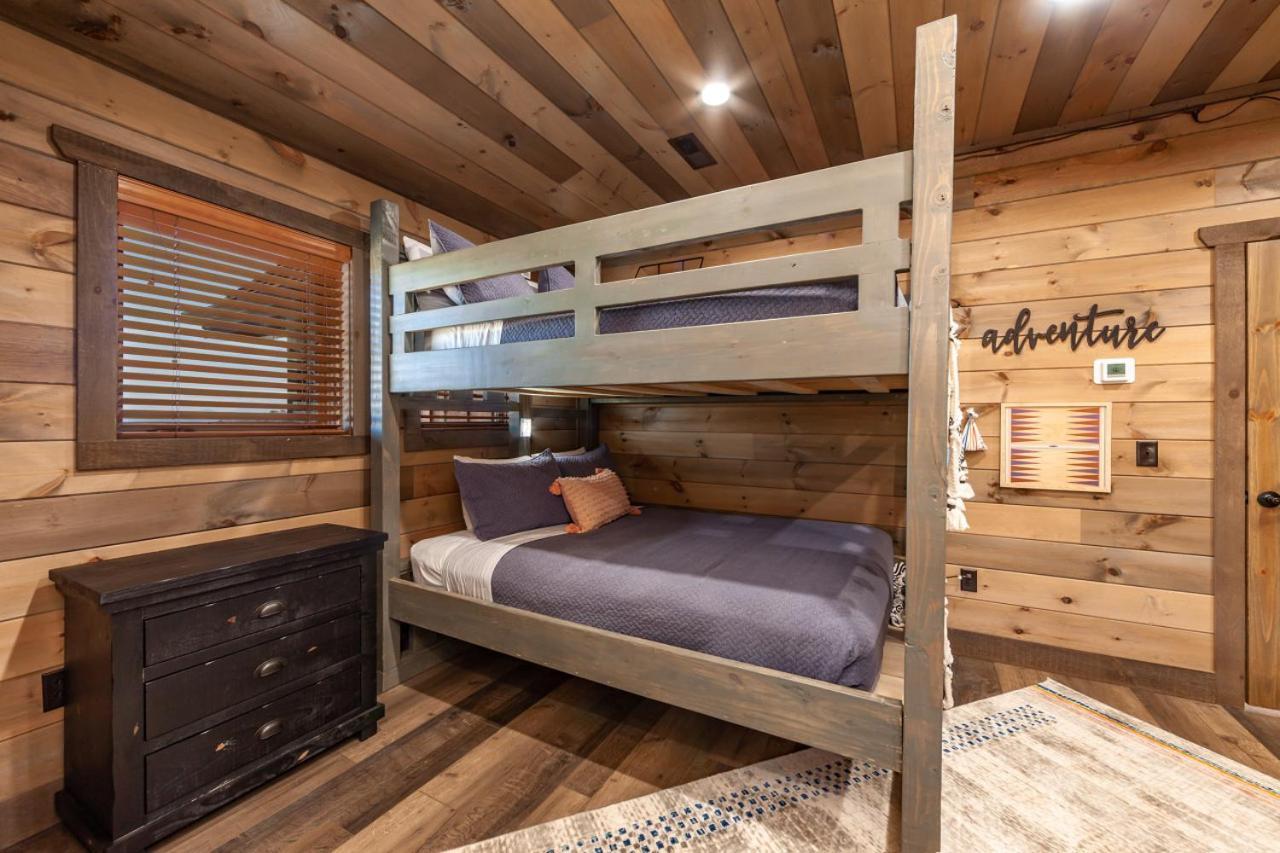 Splash Mountain Pool Hot Tub Theater Game Room سيفيرفيل المظهر الخارجي الصورة
