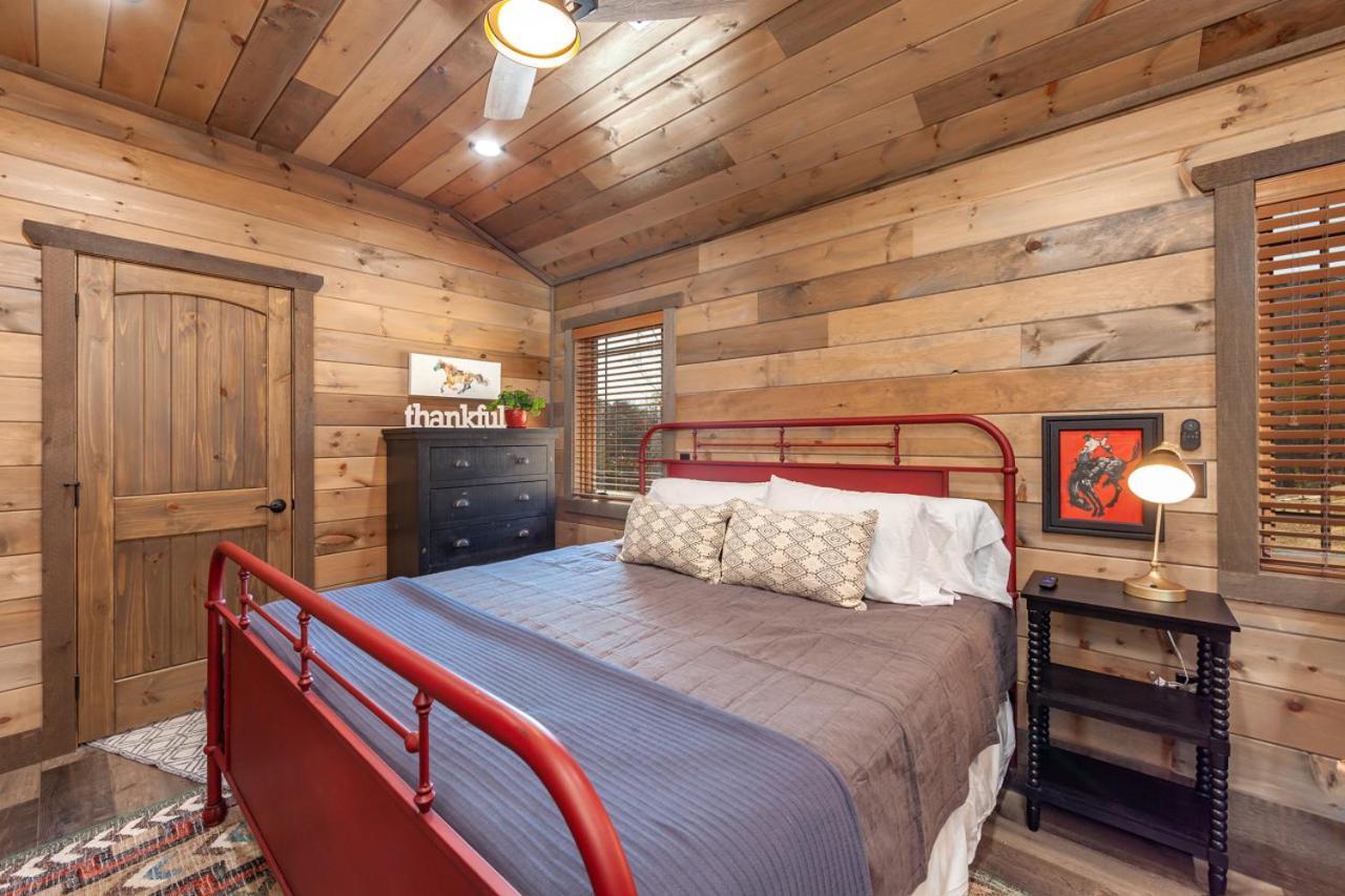 Splash Mountain Pool Hot Tub Theater Game Room سيفيرفيل المظهر الخارجي الصورة