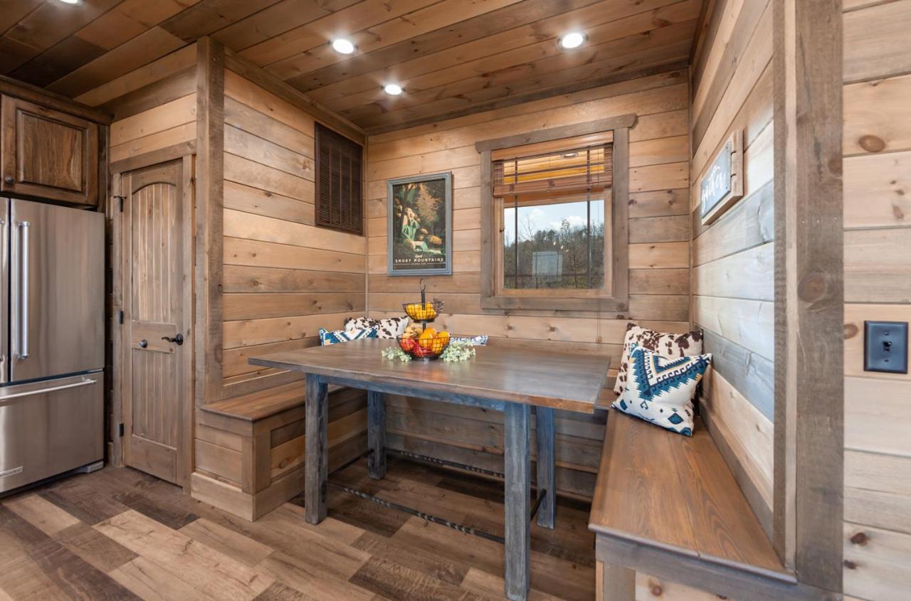 Splash Mountain Pool Hot Tub Theater Game Room سيفيرفيل المظهر الخارجي الصورة