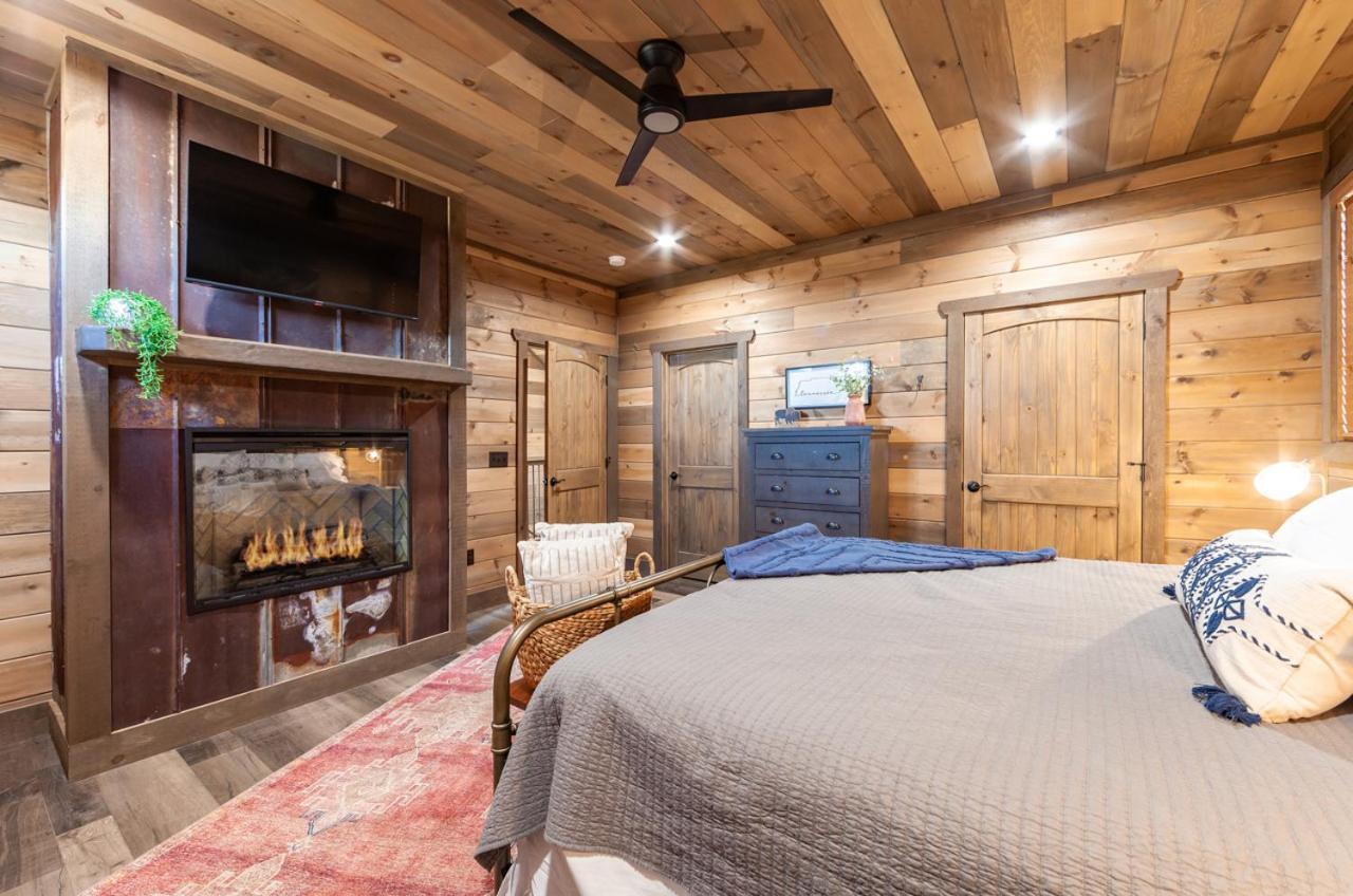 Splash Mountain Pool Hot Tub Theater Game Room سيفيرفيل المظهر الخارجي الصورة