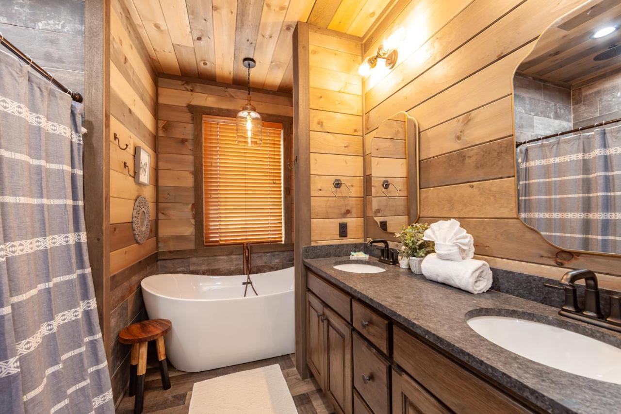 Splash Mountain Pool Hot Tub Theater Game Room سيفيرفيل المظهر الخارجي الصورة